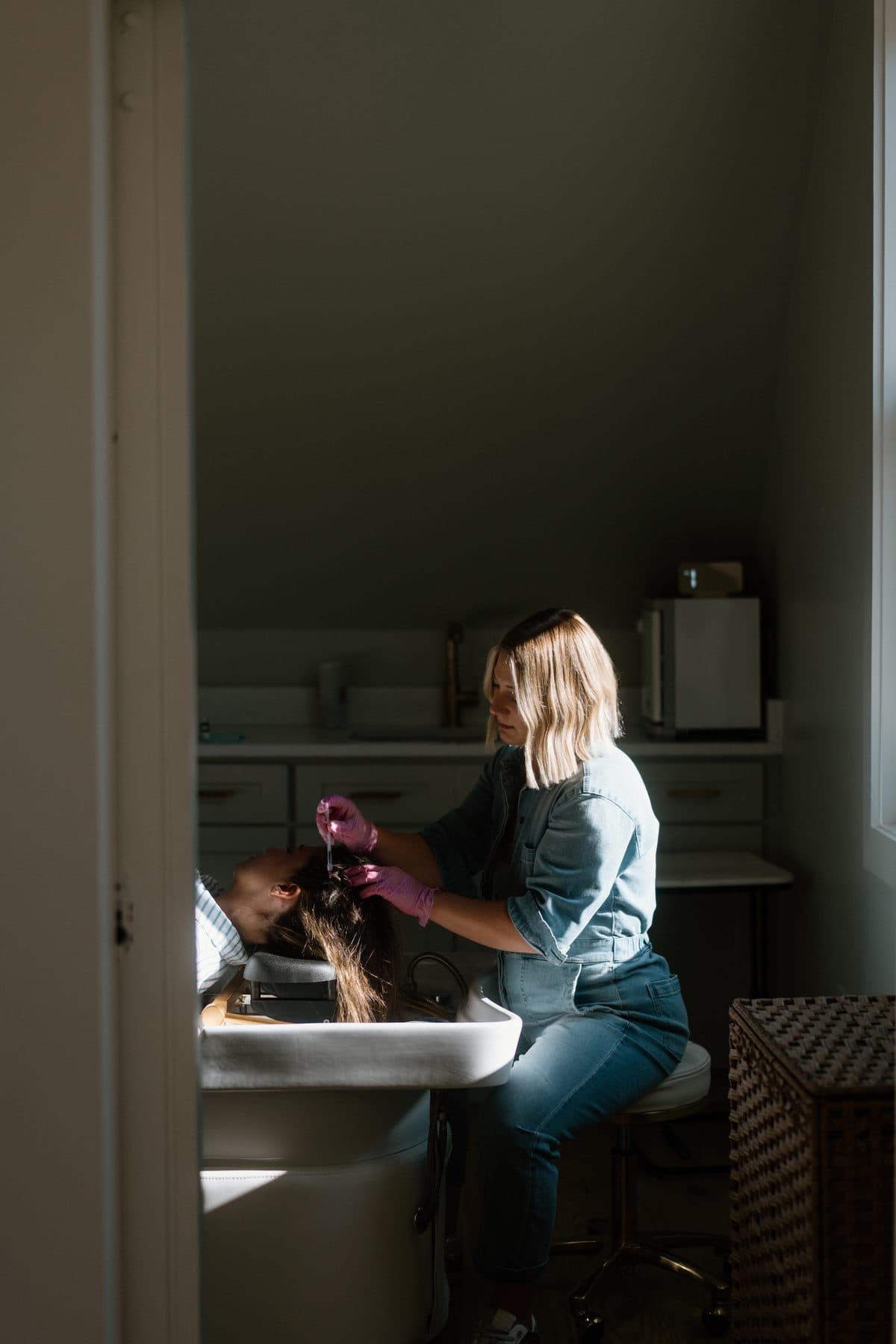 Molly Gee treating a client's scalp at Wellspring